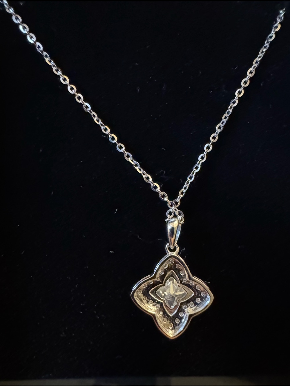 2ct Bloome’ Cut Moissanite Halo S925 Necklace Sterling Silver - Picture 3 of 6